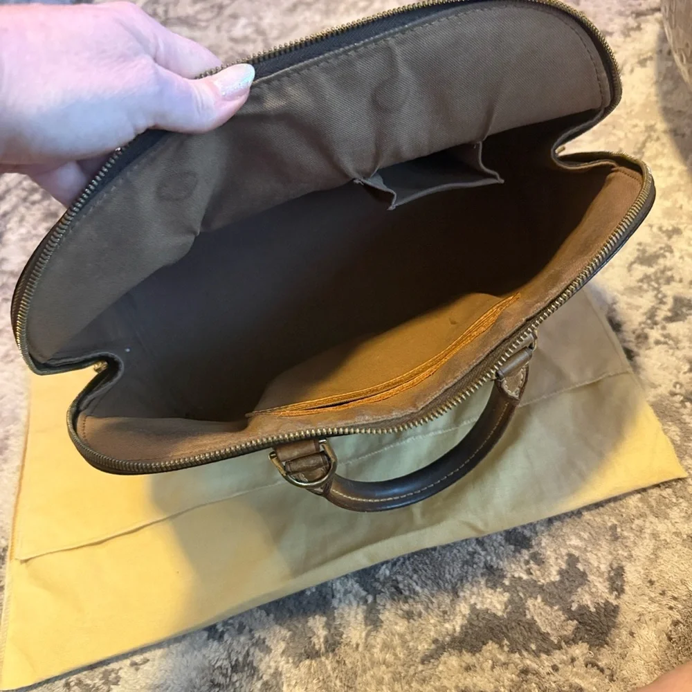 Louis Vuitton Alma MM - Picture 8 of 13